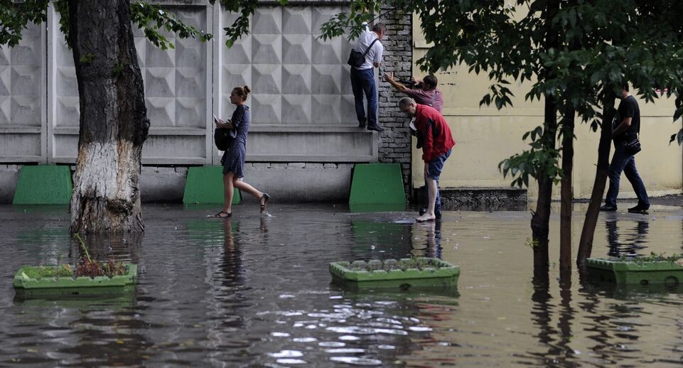    Сильный ливень прошел в Москве / Медиасток.рф