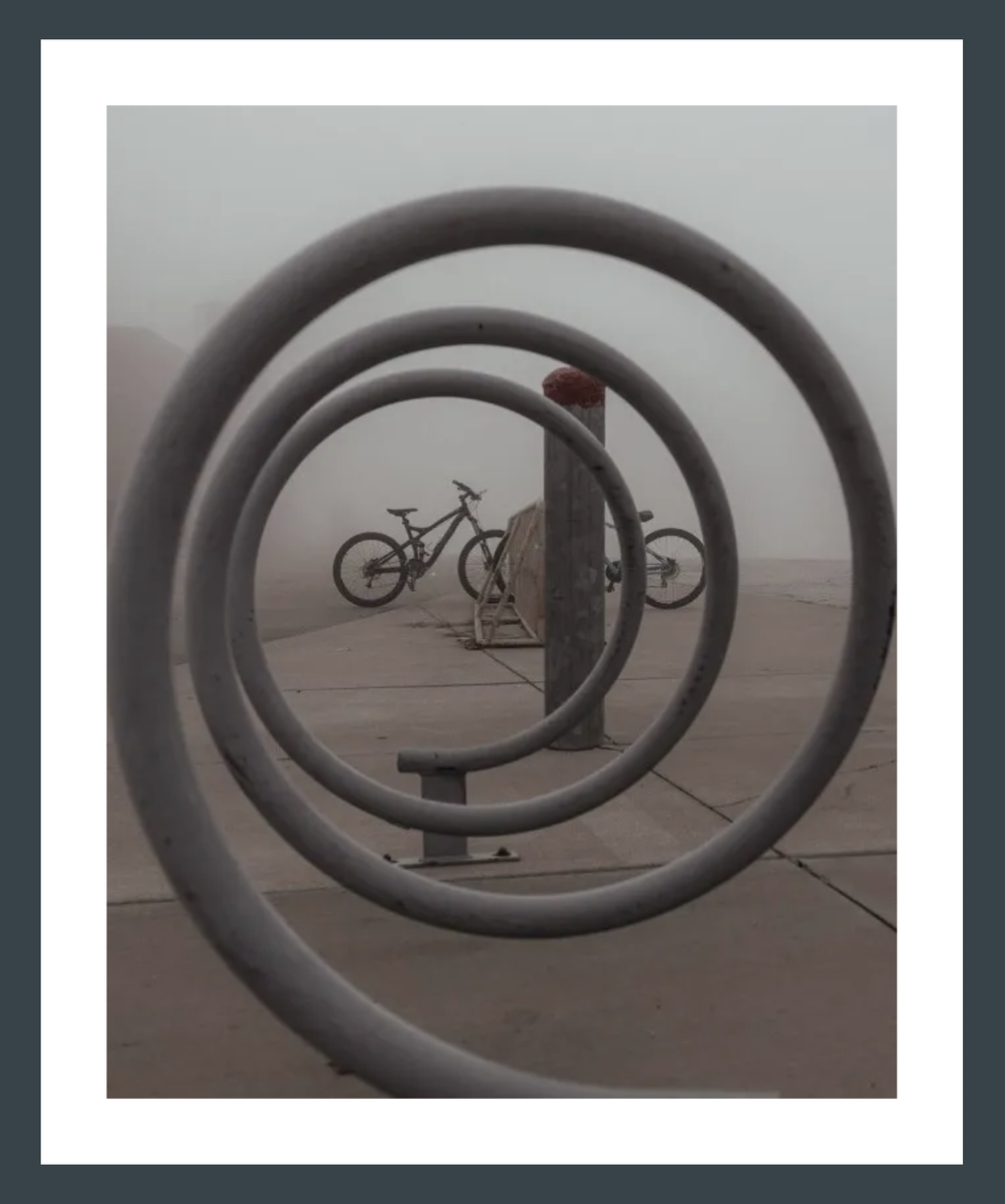 Работа автора Татьяны Грамон поддержит элементы интерьера из глины, керамику и другие натуральные материалы.