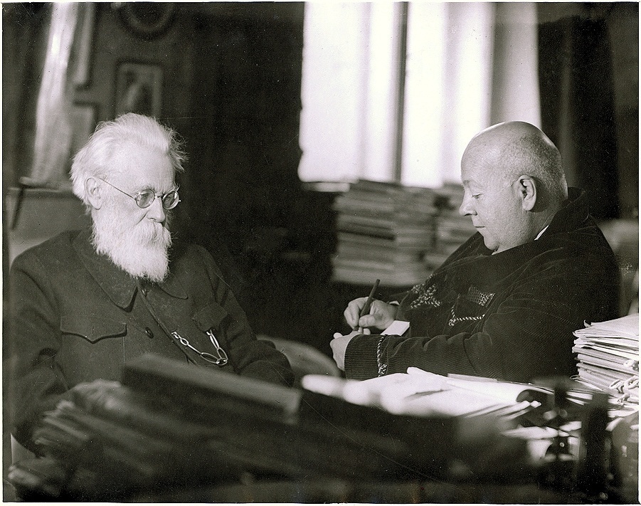 Александр Евгеньевич Ферсман в гостях у Владимира Ивановича Вернадского. Москва, апрель 1941 года. https://russiainphoto.ru/photos/268618/