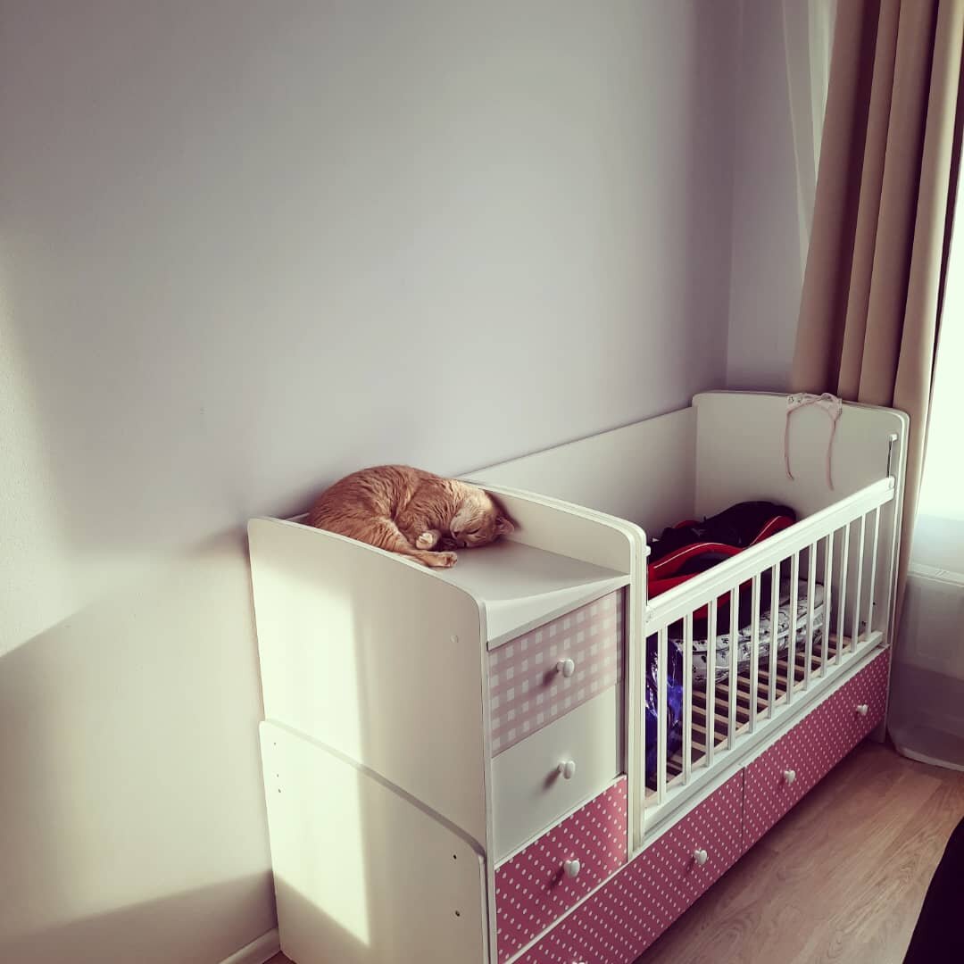 Кроватка-трансформер, удобное вещехранилище🤣