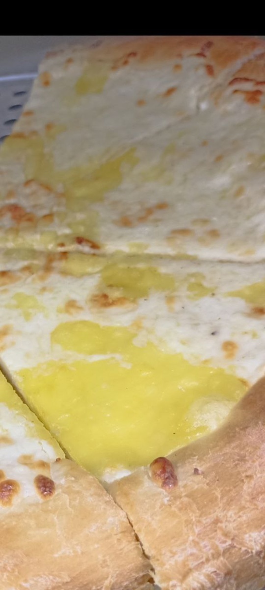 готовая пицца "Четыре сыра" в пиццерии у Повелецкого вокзала