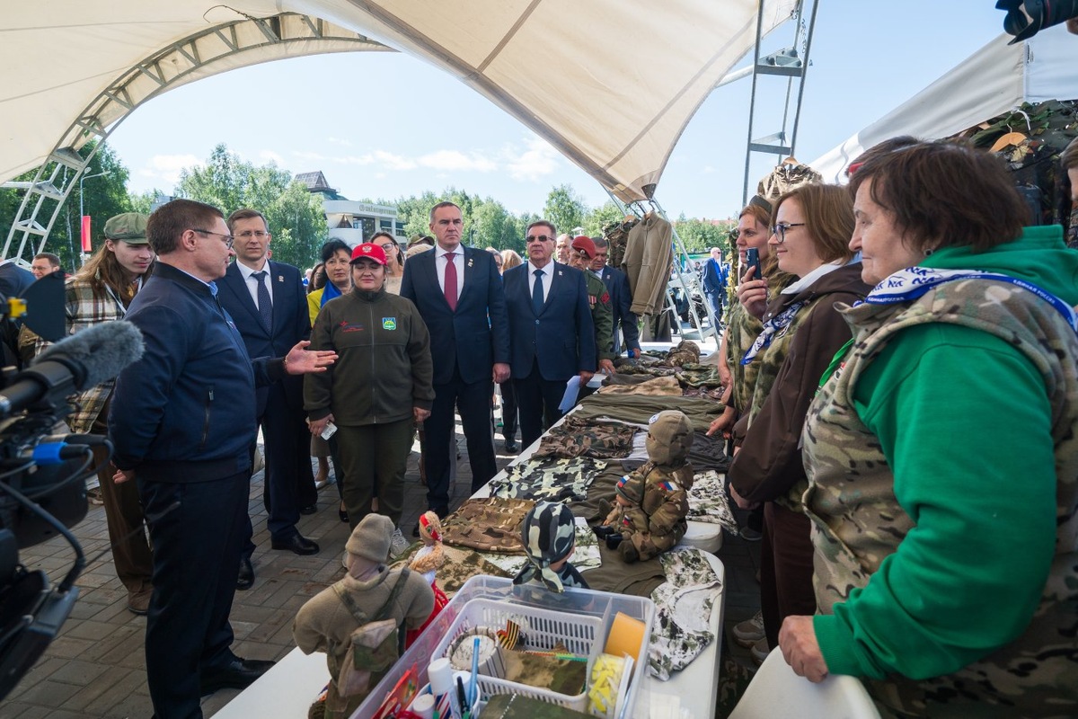   Владимир Якушев в Югре поблагодарил граждан за помощь в сборе грузов для отправки в зону СВО