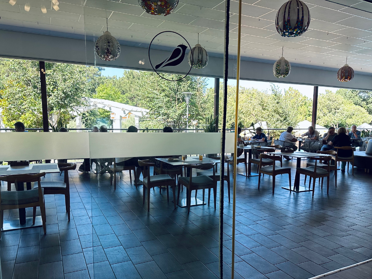 Санаторий «Красная Талка». Веранда в столовой, хорошие столики там всегда нарасхват. 