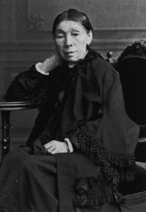 Мать будущего адвоката.