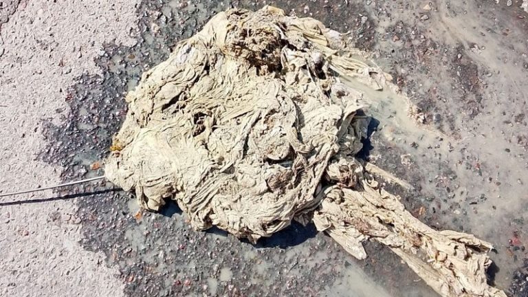 В Оренбурге влажные салфетки стали причиной масштабного засора канализации