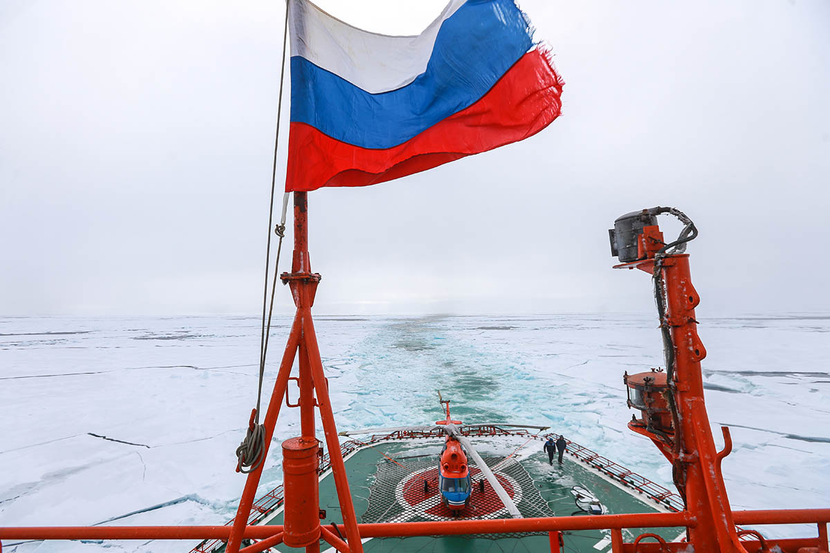    Канал, пробитый ледоколом, замерзает за несколько часов. Источник: Shutterstock