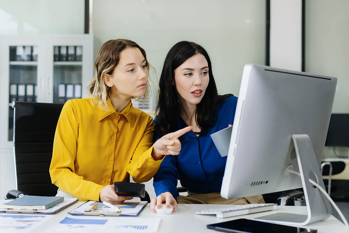 Посоветуйтесь со знающими людьми. Источник: Shutterstock📷
