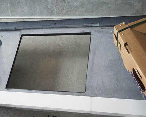 Подготовка рабочего места: перевернули столешницу и распоковали мойку