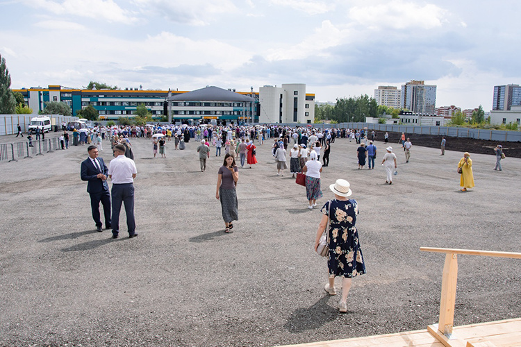    Набережные Челны заметно преобразились в честь первого визита патриарха Московского и всея Руси Кирилла.   
Фото: Олег Спиридонов