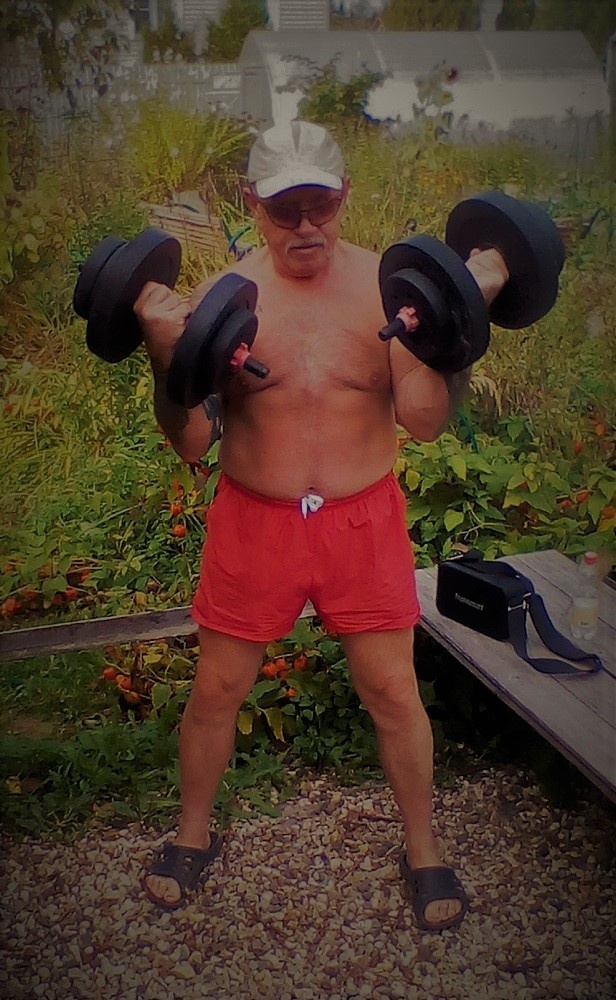 Под любимую музыку заниматься и легче и веселей