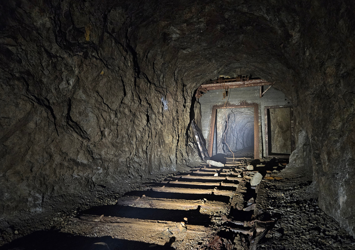 Вентиляционные ворота в главном ходу штольни