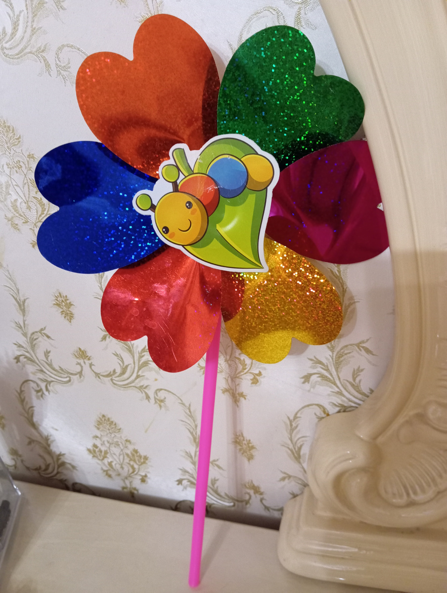 У этого ветряка очень глубокий смысл в контексте этой фото. 