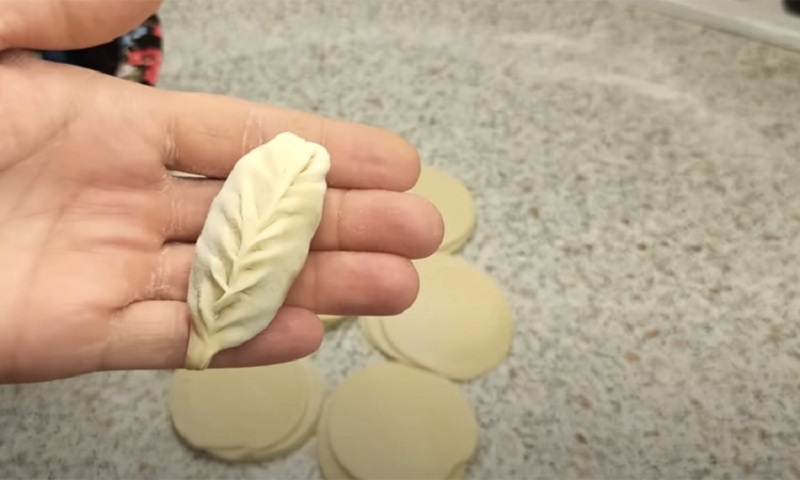 Сливочные пельмени с морковью — новый взгляд на привычное блюдо
