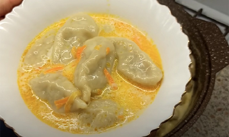 Сливочные пельмени с морковью — новый взгляд на привычное блюдо