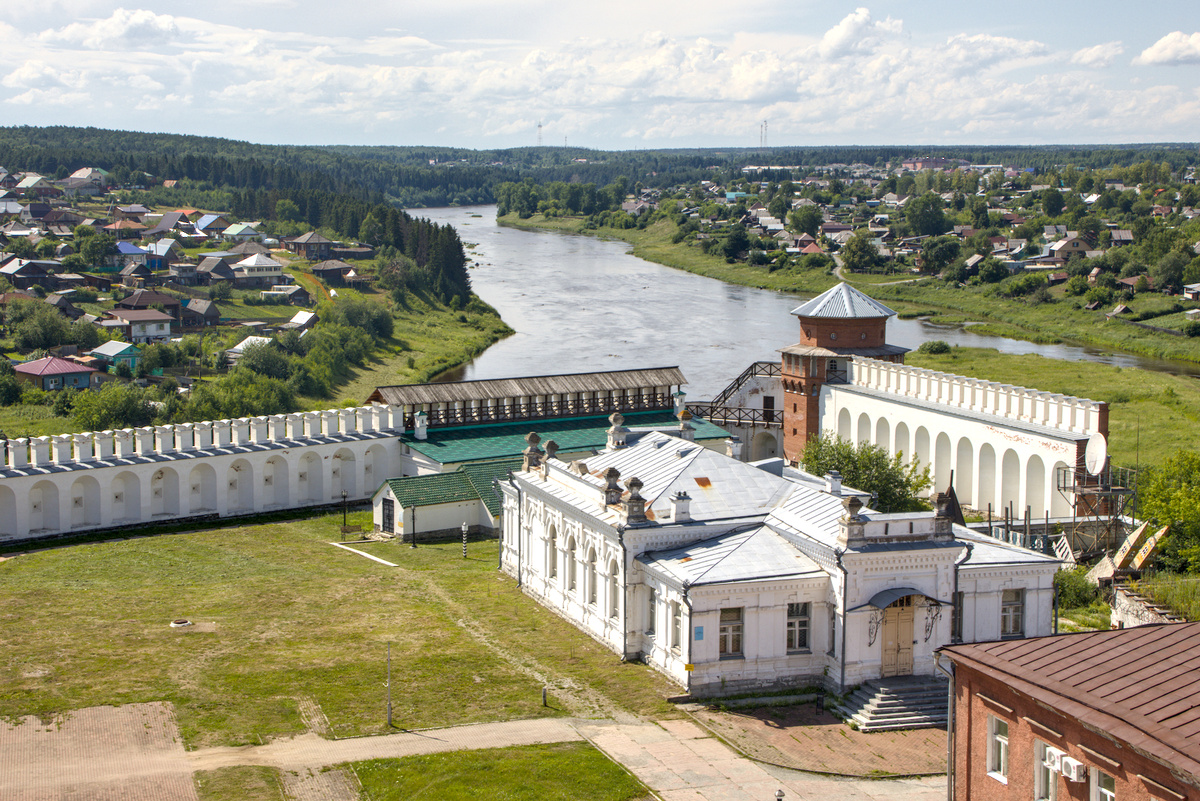 Кремль сверху: Северная наугольная башня, пороховой погреб и уездное казначейство