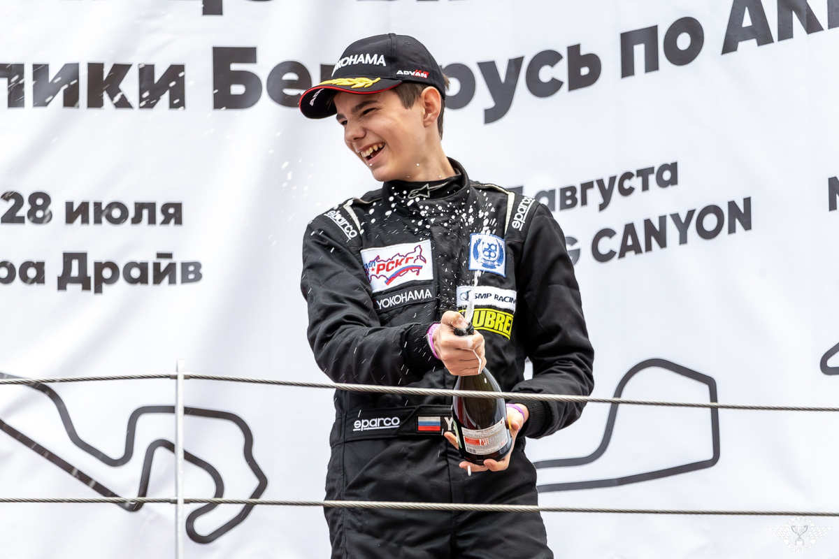 Подиум Ярослав Греков на этапе Чемпионата по кольцевым гонкам Classic Touring 2025 год