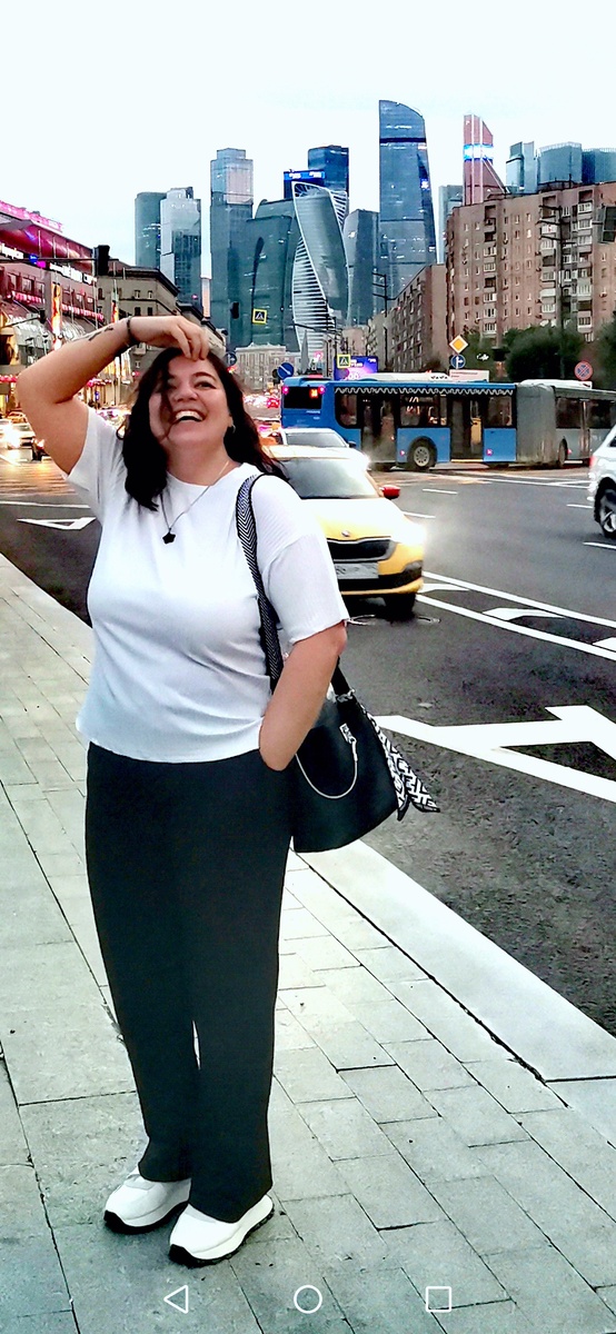 Это фото получает номинацию в галерее автора "за самую шикарную и живую улыбку на фоне Москва Сити" 