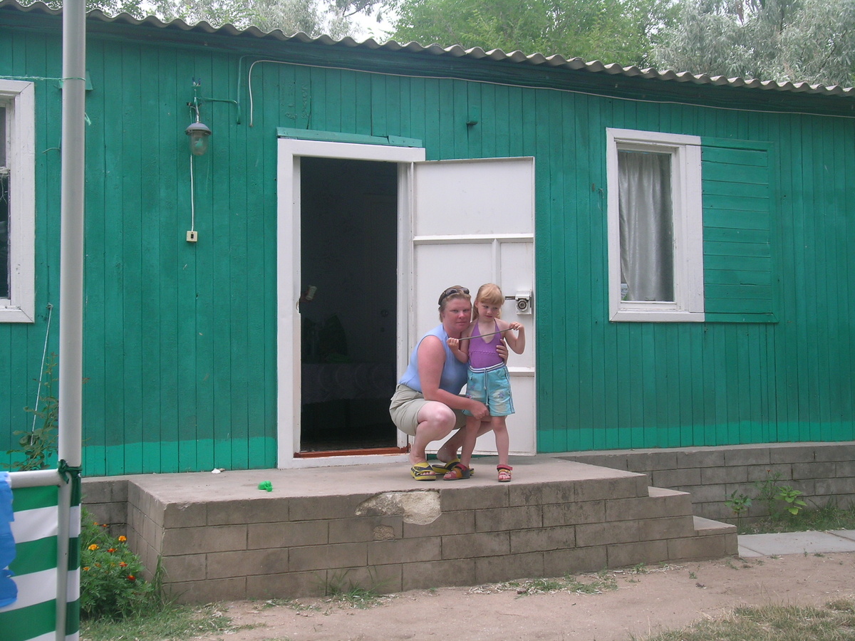 2005 год. Село Мысовое Ленинского района Крыма. Моей старшей пять лет. 