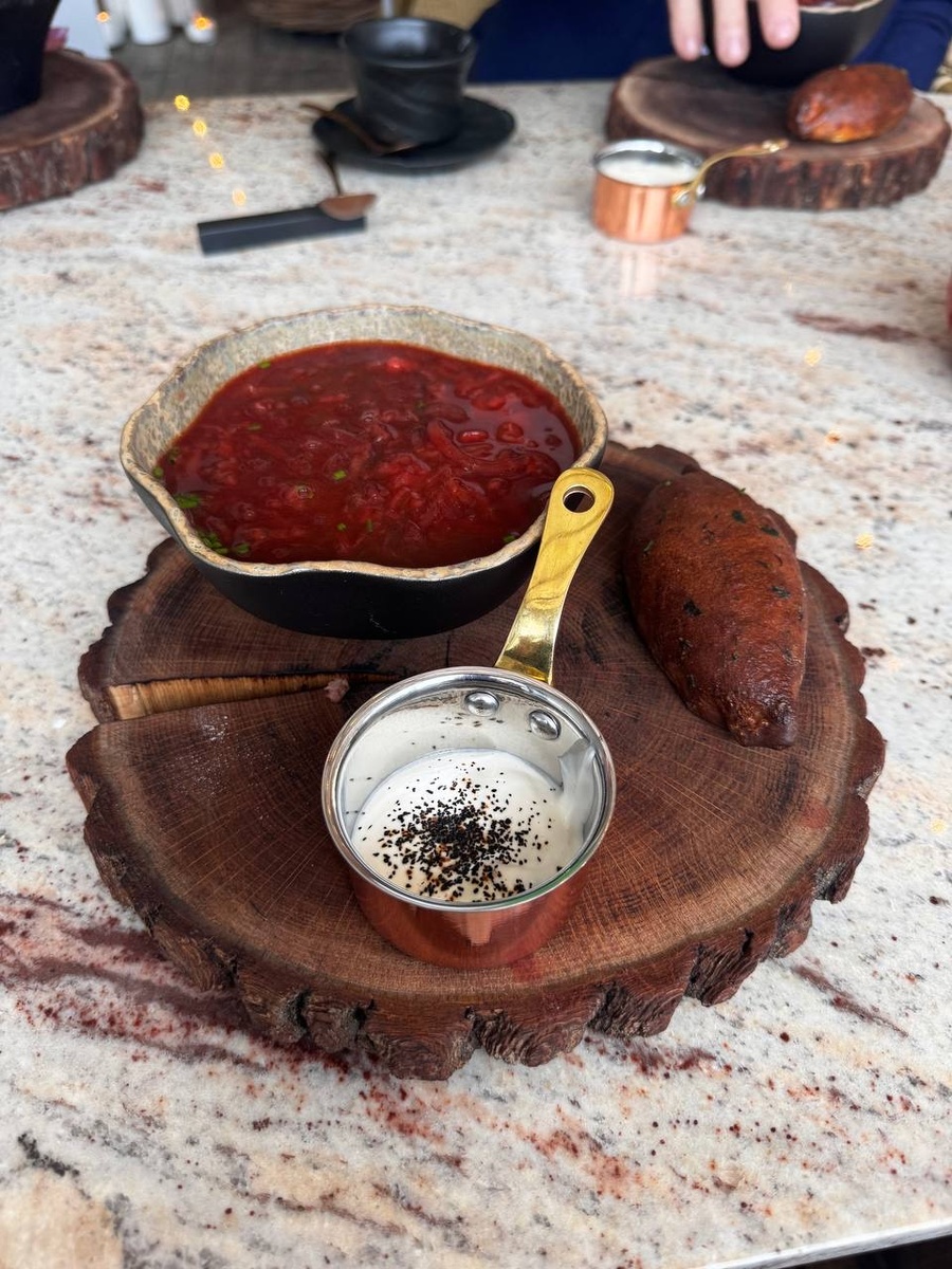 Московский борщ, томленый в горшочке