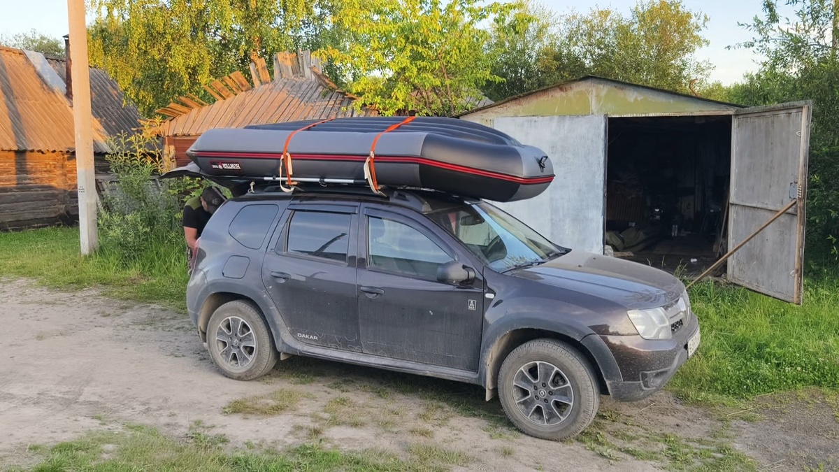 Фото 1. Новая лодка к поездке на рыбалку готова.