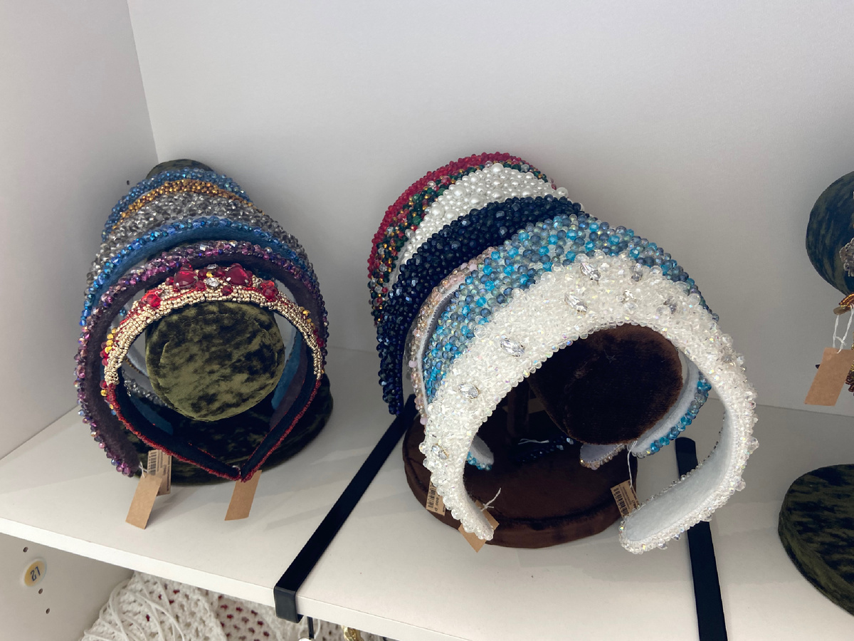 Вот например полочка с ободками ручной работы 