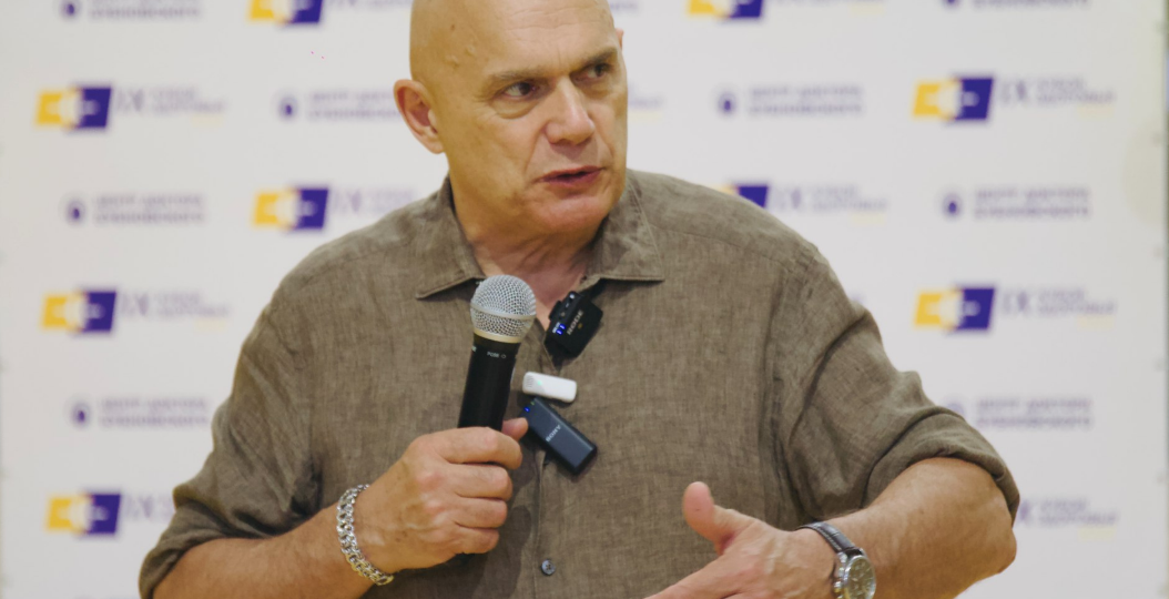 Нет денег в 70 лет на фитнес-зал? Делай дома 1 упражнение на полу! Ничего сложно, а толк для здоровья есть