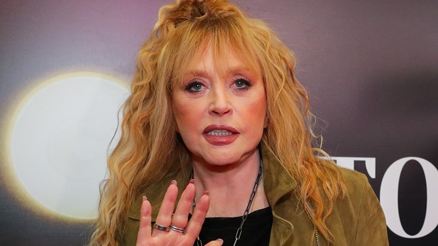 Источник: https://m.5-tv.ru/news/411502/strasnaa-obida-raskryty-motivy-begstva-ally-pugacevoj-vizrail/