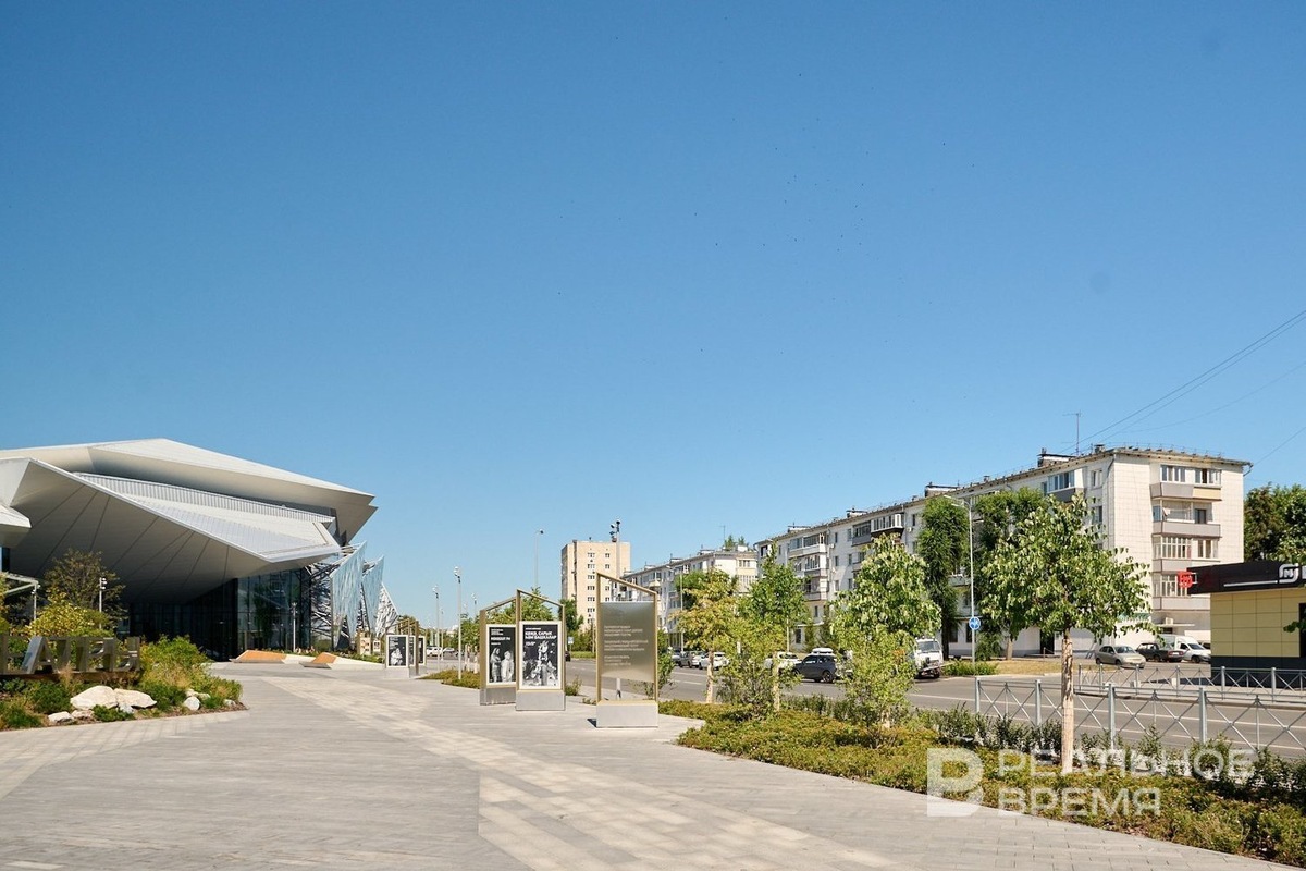    Планируется реновация всех хрущевок в микрорайоне и в первую очередь тех, чьи фасады «смотрят» на новый театр Камала. Динар Фатыхов / realnoevremya.ru