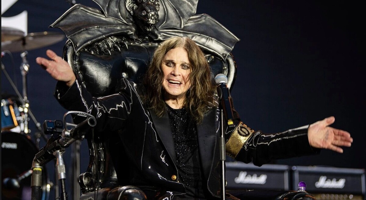 Оззи Осборн выступил на прощальном концерте Black Sabbath в Бирмингеме 5 июля. К тому времени он уже не мог ходить из-за тяжелой болезни. Фото: Ross Halfin. The Guardian