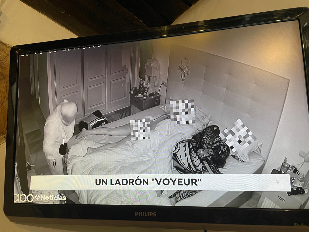 Что вы на меня так смотрите? На мне узоров нет и цветы не растут...