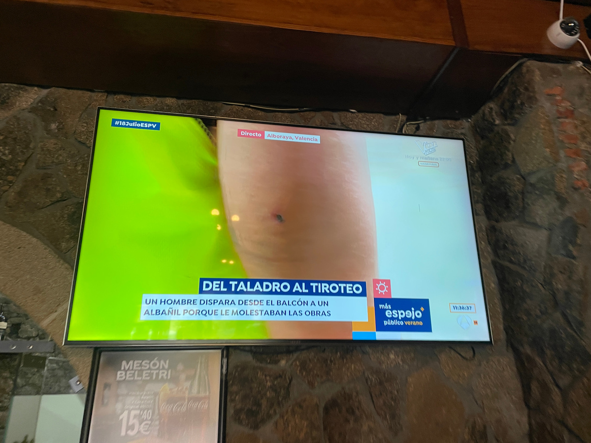 А вот так выглядит место, куда попала дробь