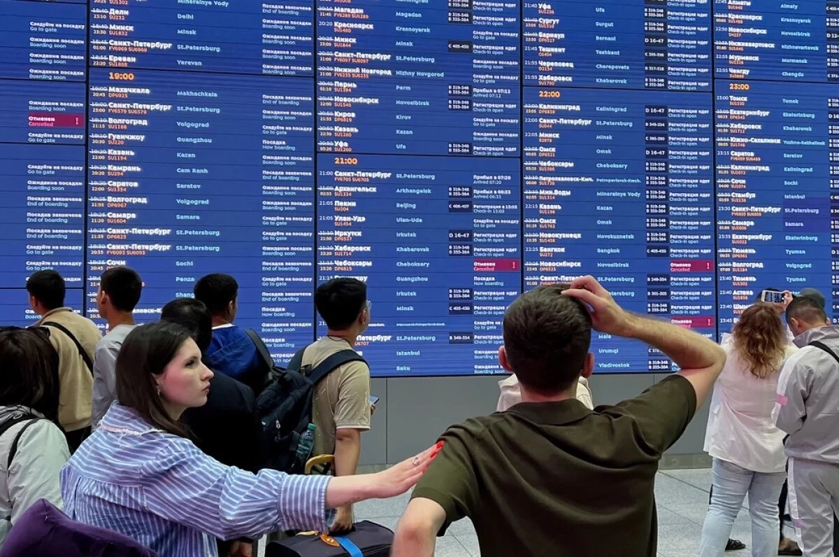    Получить компенсации, если вылет задержали из-за повышенных мер безопасности, не получится. Вины авиакомпании в этом нет.