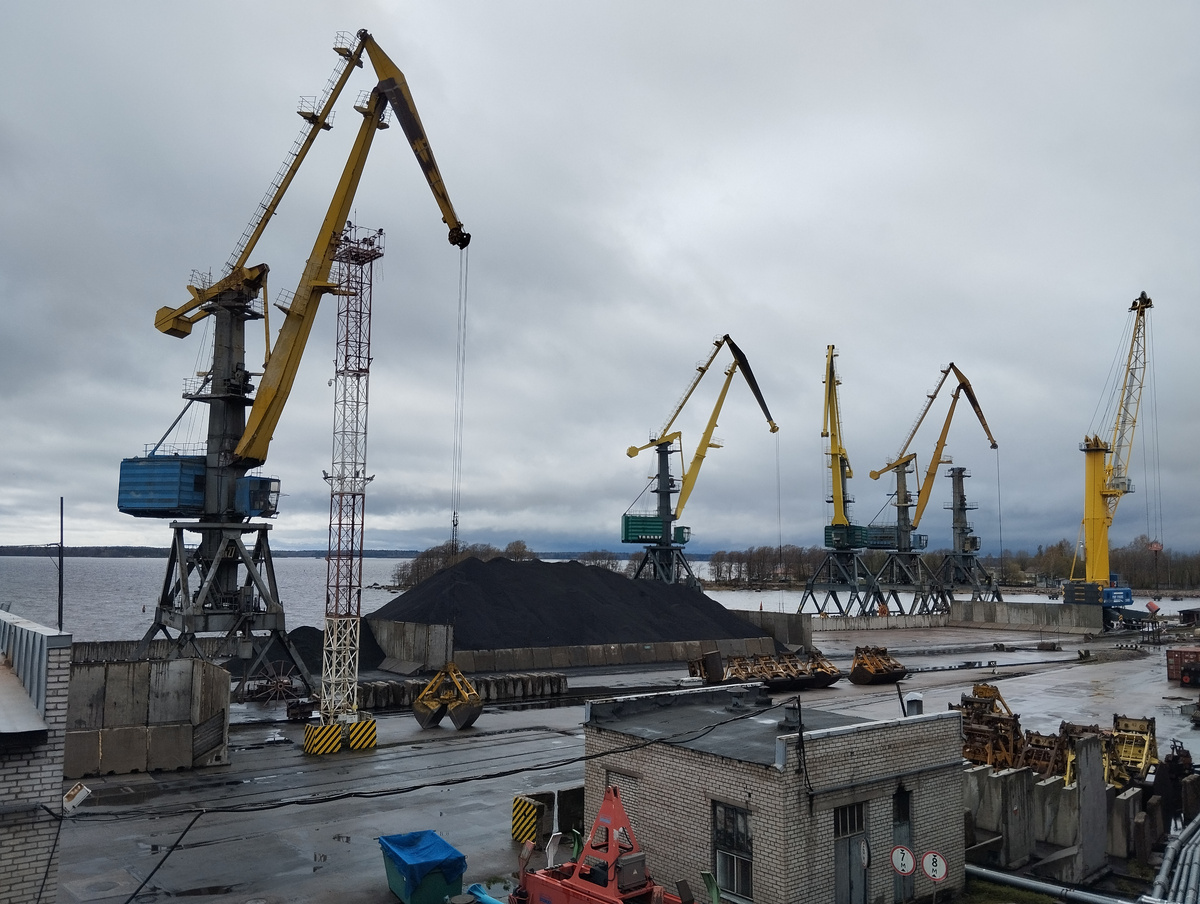 Выборгский морпорт. Месяц май... Хотя больше похоже на ноябрь...