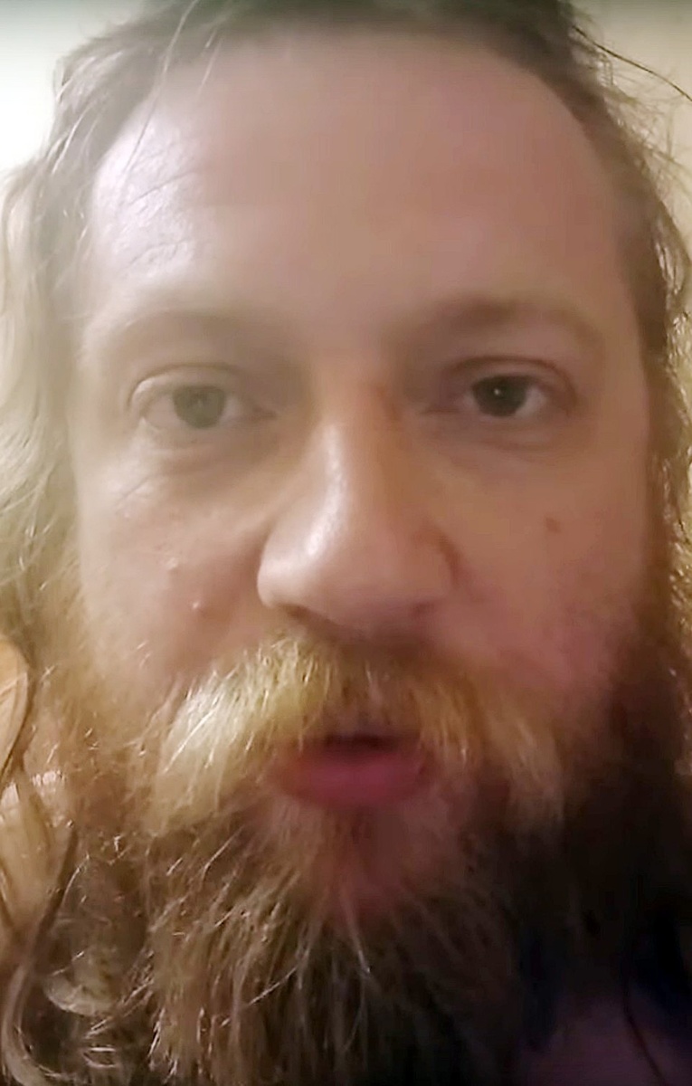    В большинстве видео фигурирует Евгений Личная страница героя публикации в соцсети