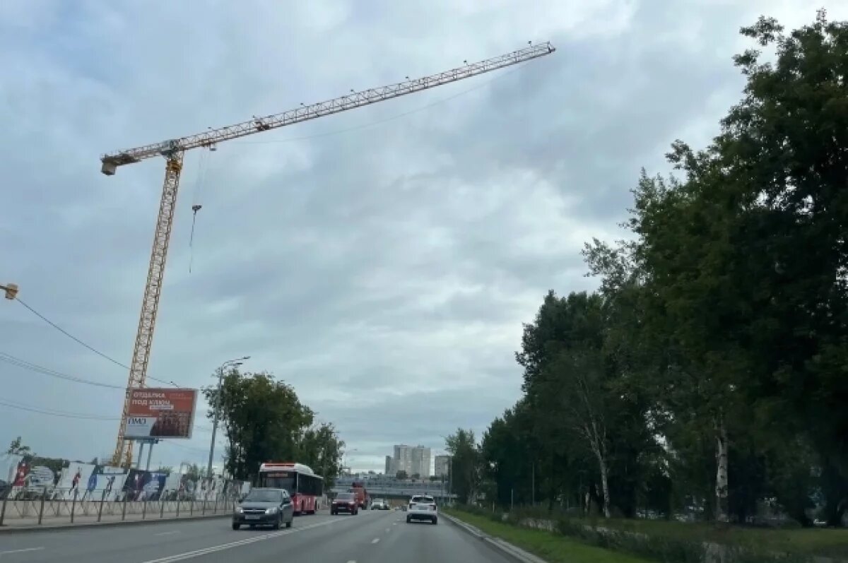    Пермяков напугала стрела башенного крана, выходящая за пределы стройки