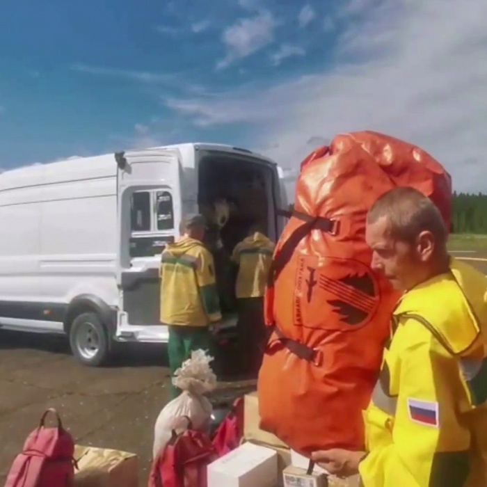 В Катангском районе Иркутской области продолжается борьба с лесными пожарами. Для тушения труднодоступного возгорания на 670 гектарах из разных лесничеств стянулась группа в составе семи бульдозеров и двух вездеходов. Об этом сообщила Федеральная Авиалесоохрана.