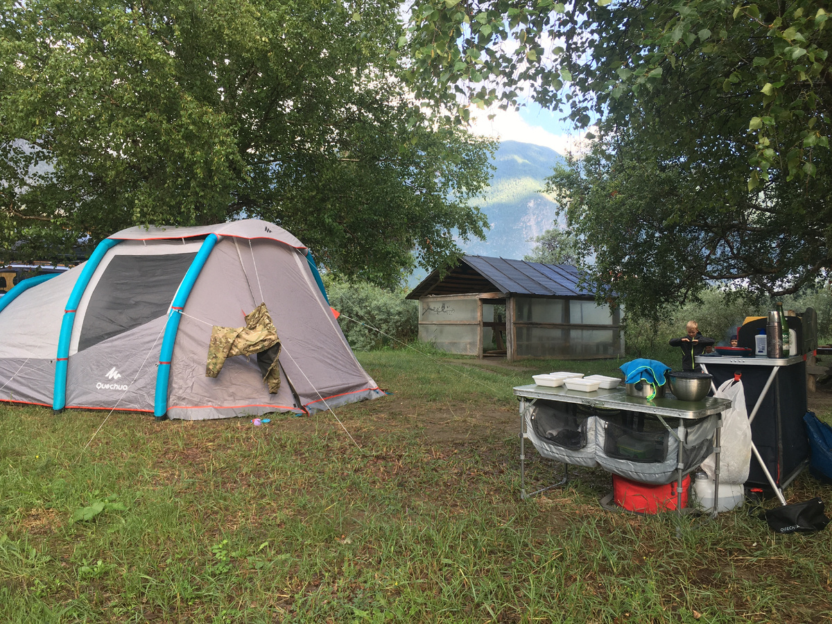 Палатка на турбазе Каменные грибы