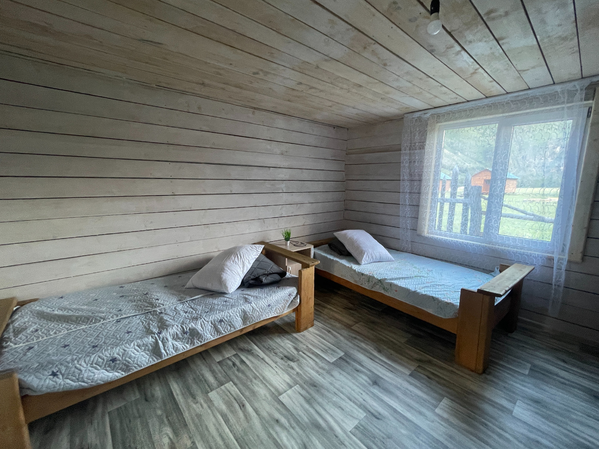 Поялвляется простор, пластиковые окна в домиках