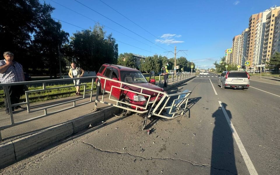    Авария по улице Антона Петрова в Барнауле