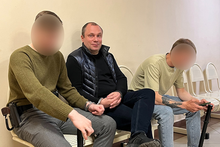    В начале недели Вахитовский районный суд Казани продлил меру пресечения Александру Сипкину