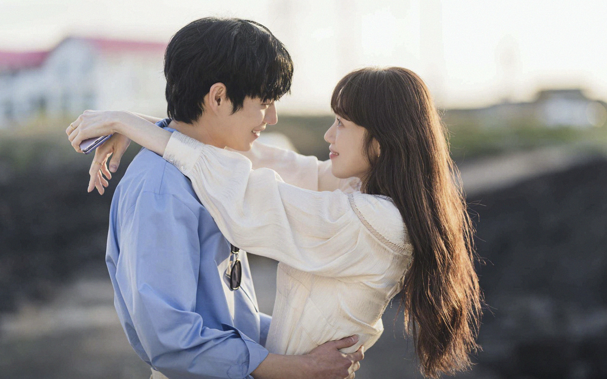 Кадр из сериала «Падающая звезда», реж. Ли Су-хён, 2022