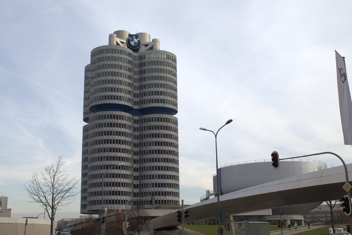 Штаб-квартира и музей BMW в Мюнхене