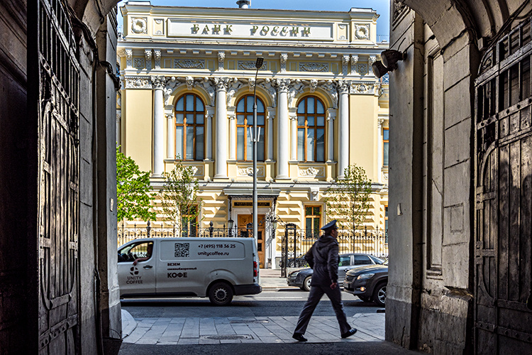    На 25 июля назначено заседание ЦБ и, вероятнее, всего, ключевую ставку снизят.   
Фото: © Konstantin Kokoshkin / Global Look Press / www.globallookpress.com