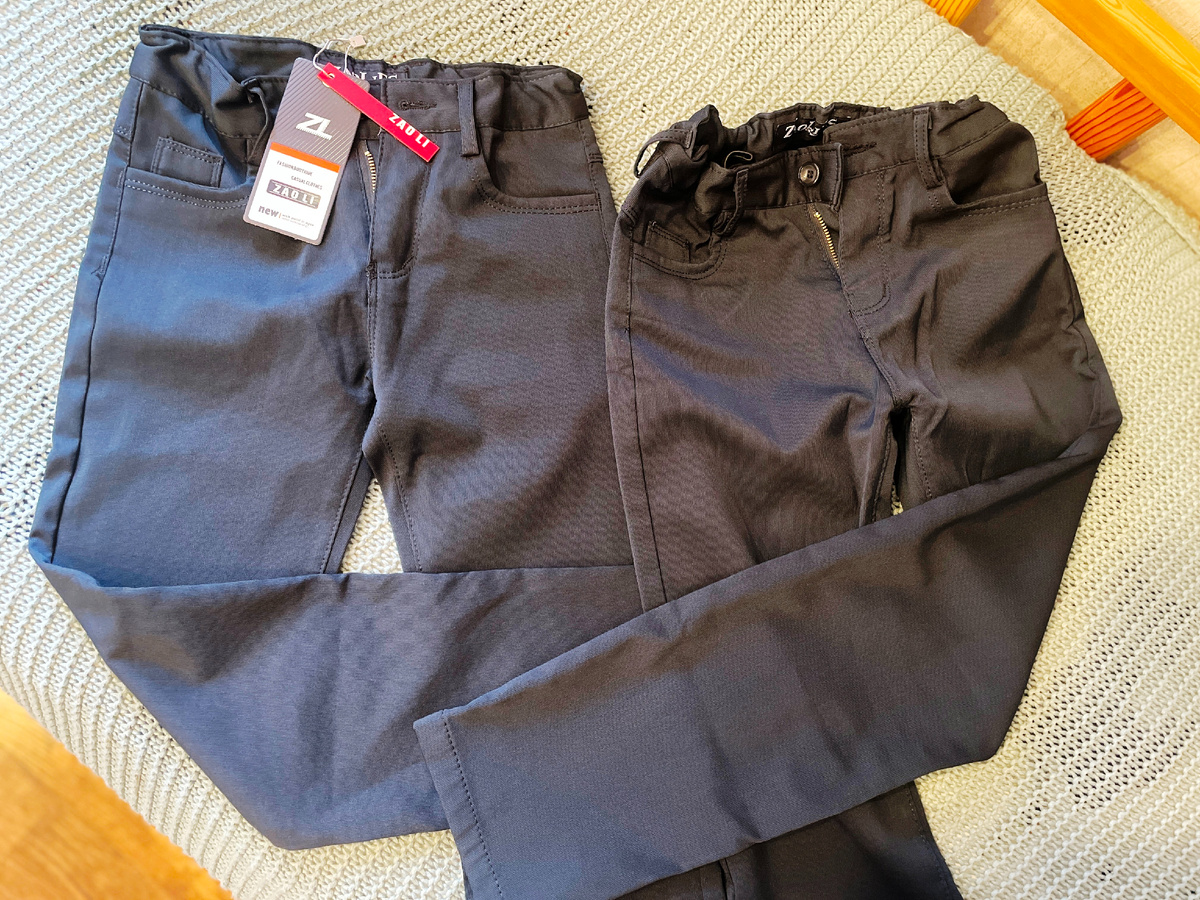 Для сравнения новые и старые - ни одной катышки. Даже НИЗ штанин - посмотрите, как новый!! Ткань очень износостойкая.