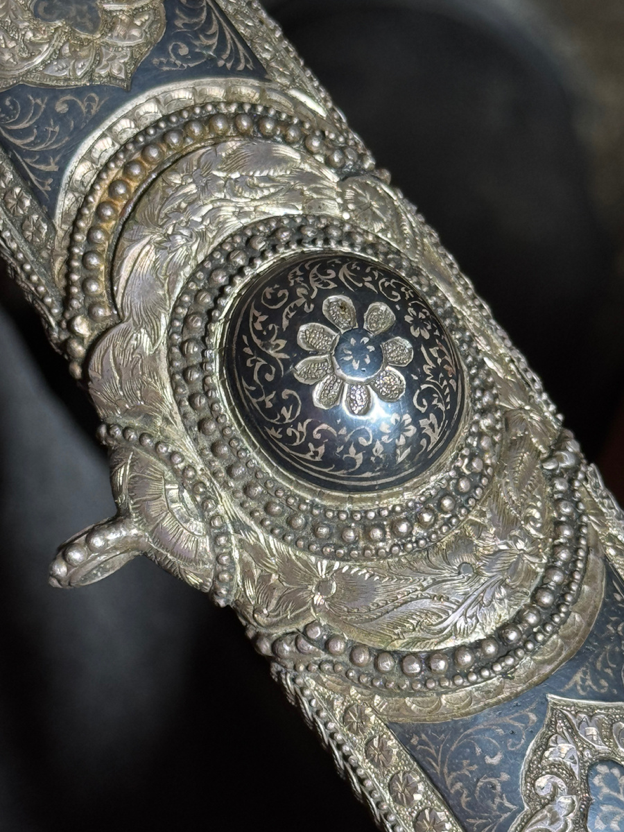 Более сложные работы кубачинских мастеров. 