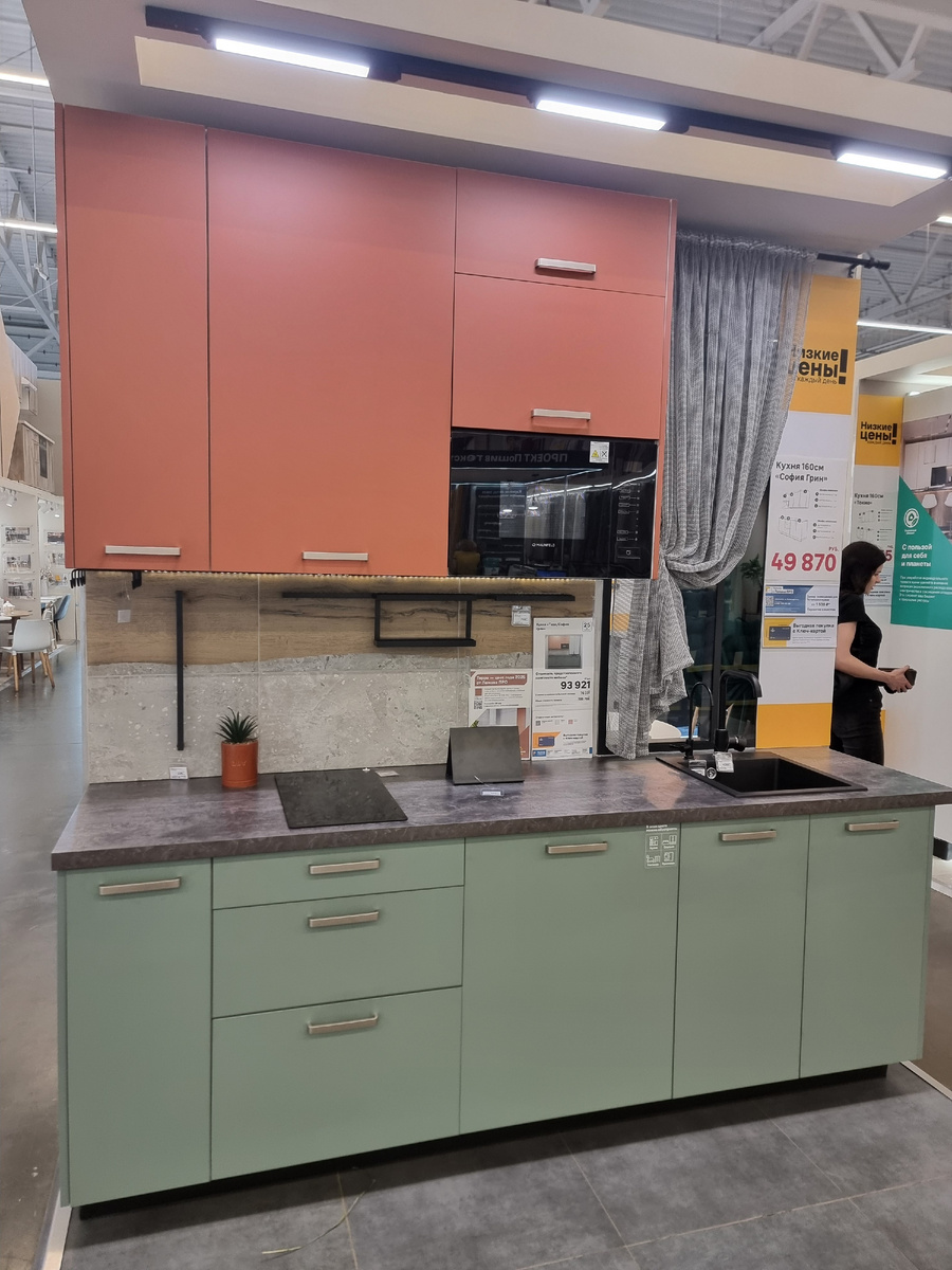 Мебель для кухни в Лемана Про (Леруа Мерлен). Фото автора статьи.