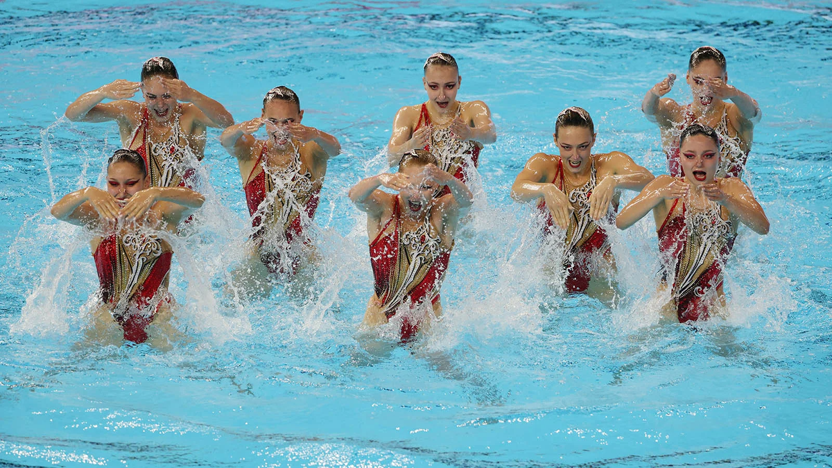 Синхронное плавание. Российские спортсменки во время выступления в Сингапуре (Фото EPA / TASS)
