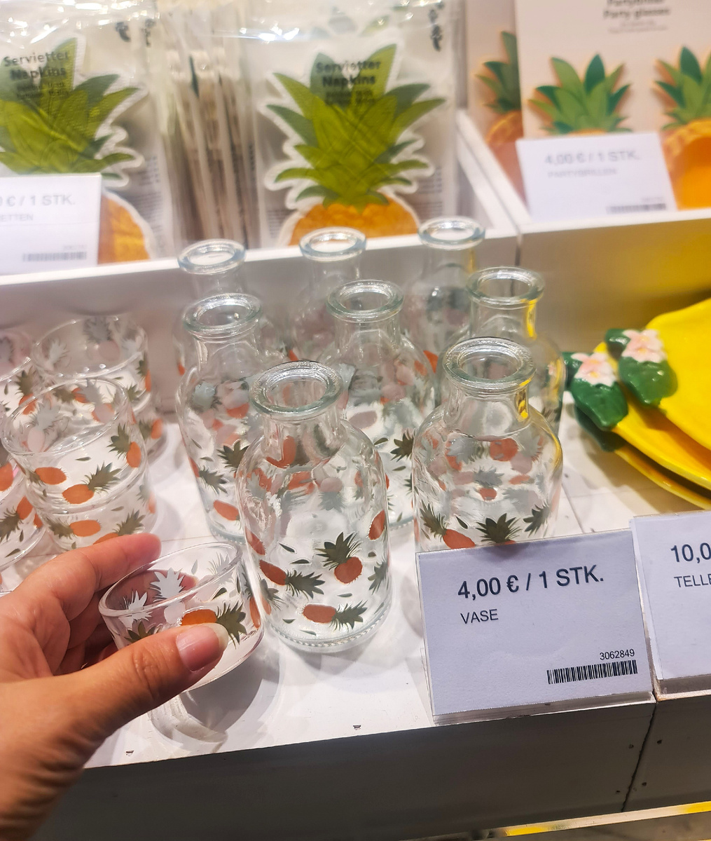 Ах, какие вазочки. Для людей - маловаты, а для кукол - крупноваты.