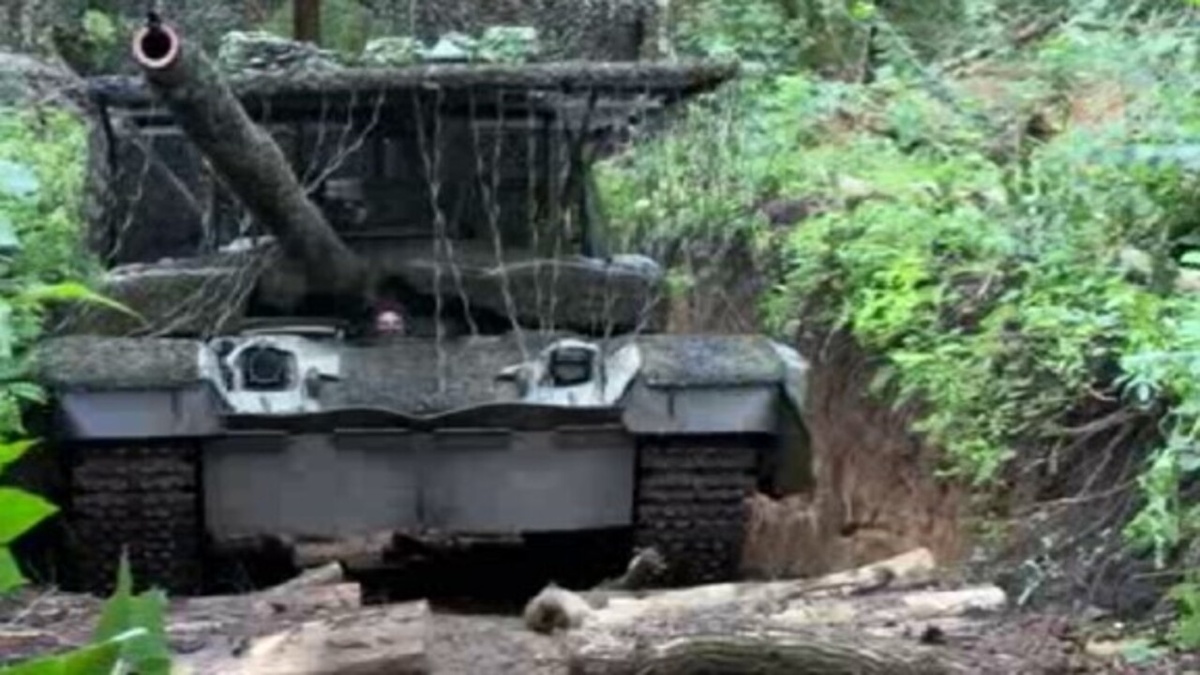    Российская армия в Курской области получила новую партию танков Т-80 БВМ