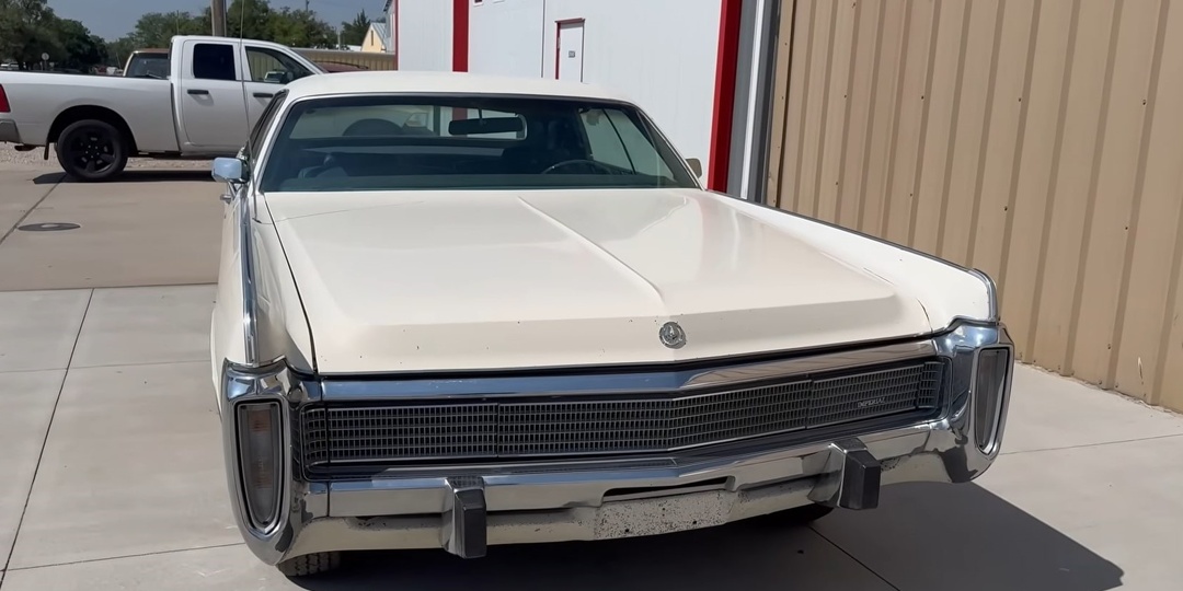 Роскошь, которую Америка спрятала: редкий LeBaron всплыл из прошлого с секретом под крышей